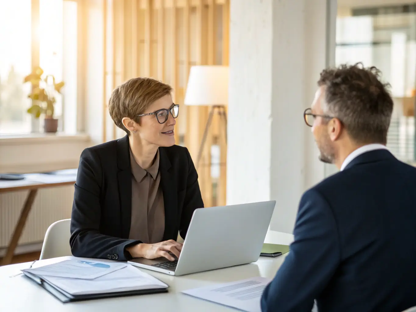 A dedicated account manager providing personalized support and guidance to a large enterprise client, with custom integrations and onboarding, representing the Enterprise plan's personalized service.